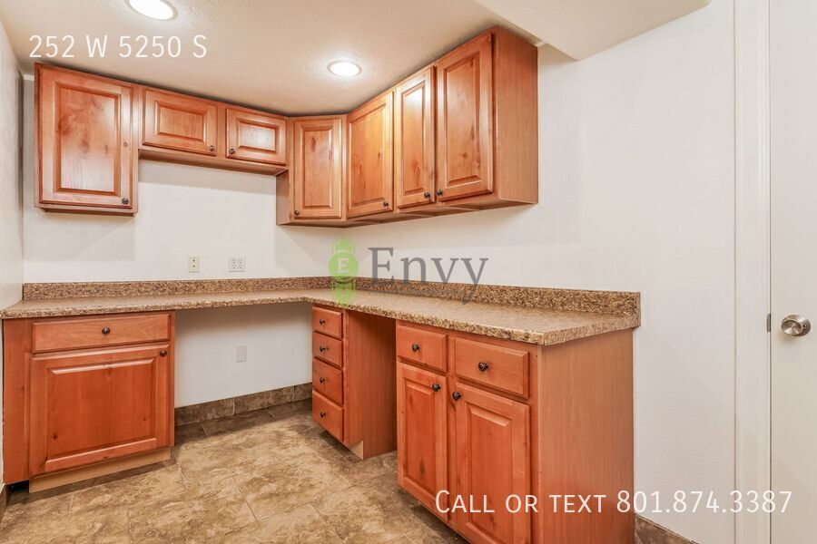 Roomy 5 Bed, 2.5 Bath Pet-Friendly Home with Comfortable Living Space & Carport Parking! - Available NOW! property image
