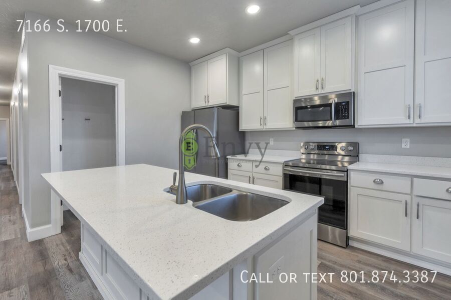 Spacious 4 Bed, 2 Bath Pet-Friendly Home with Central Air & 2-Car Garage! Available on July 6th! property image