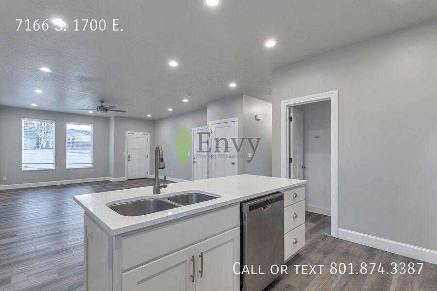 Spacious 4 Bed, 2 Bath Pet-Friendly Home with Central Air & 2-Car Garage! Available on July 6th! property image