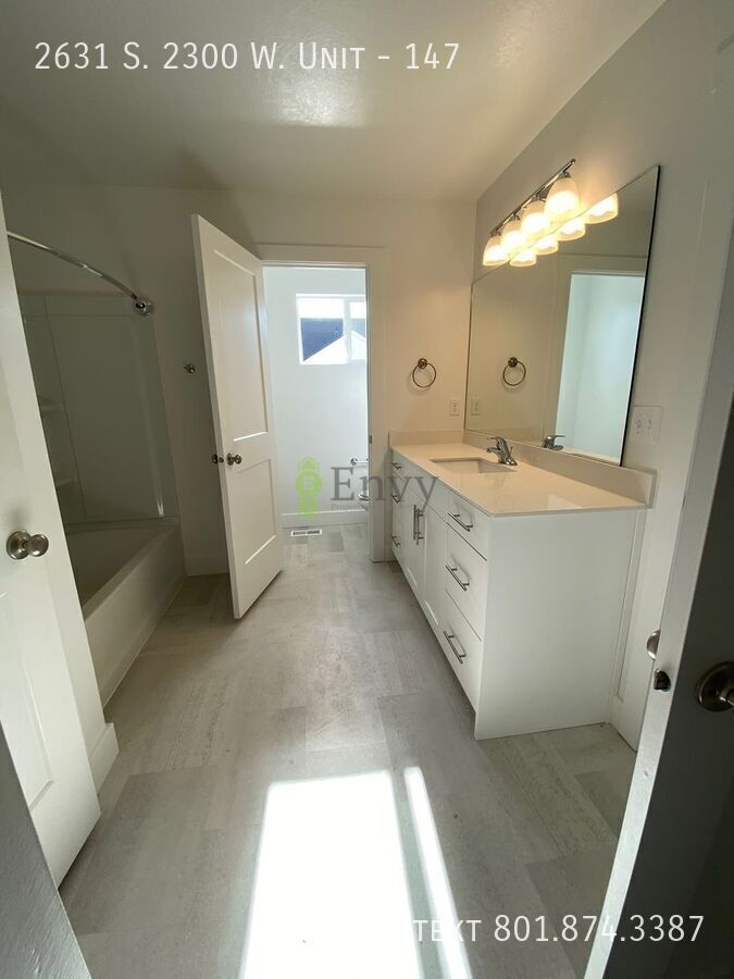 Beautiful 3 Bed, 2.5 Town Home! Available Now! See Our 3D Tour of This Property! Available on June 20th! property image