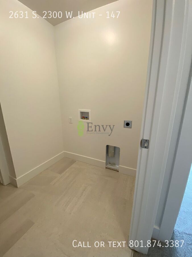 Beautiful 3 Bed, 2.5 Town Home! Available Now! See Our 3D Tour of This Property! Available on June 20th! property image
