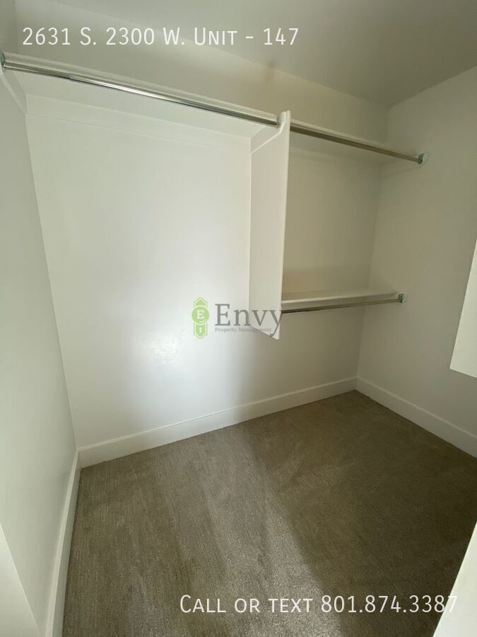 Beautiful 3 Bed, 2.5 Town Home! Available Now! See Our 3D Tour of This Property! Available on June 20th! property image