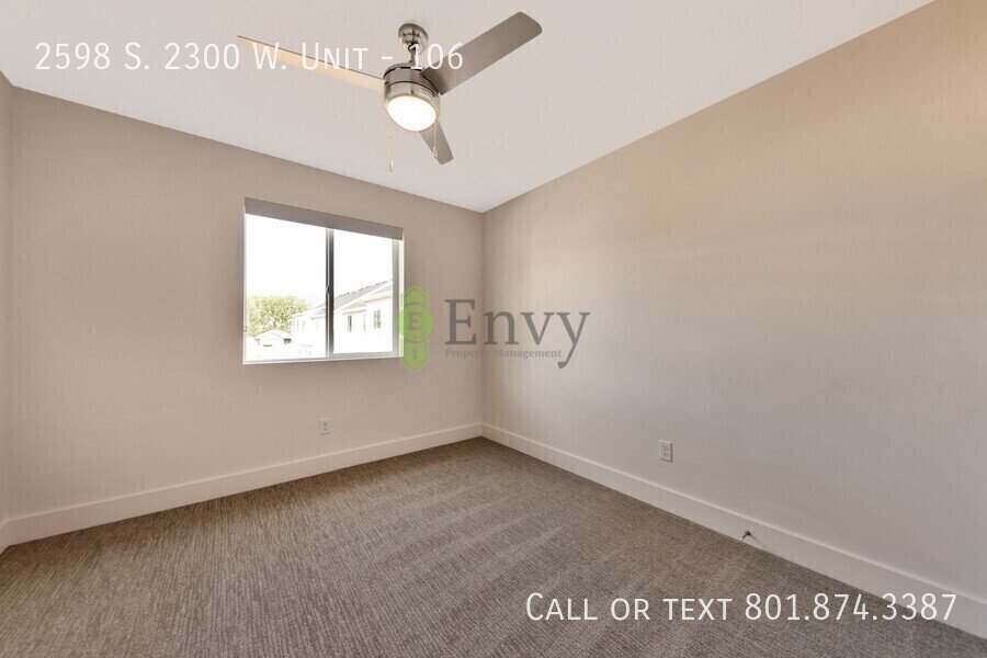 Beautiful 3 Bed, 2.5 Bath Town Home Located in the Sycamore Place Community in West Haven! Available NOW! property image