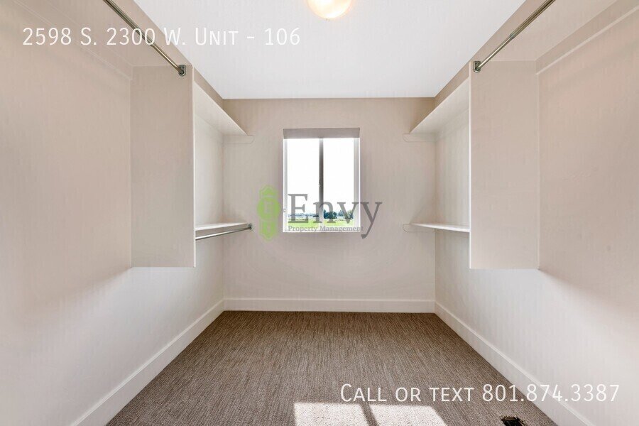 Beautiful 3 Bed, 2.5 Bath Town Home Located in the Sycamore Place Community in West Haven! Available NOW! property image