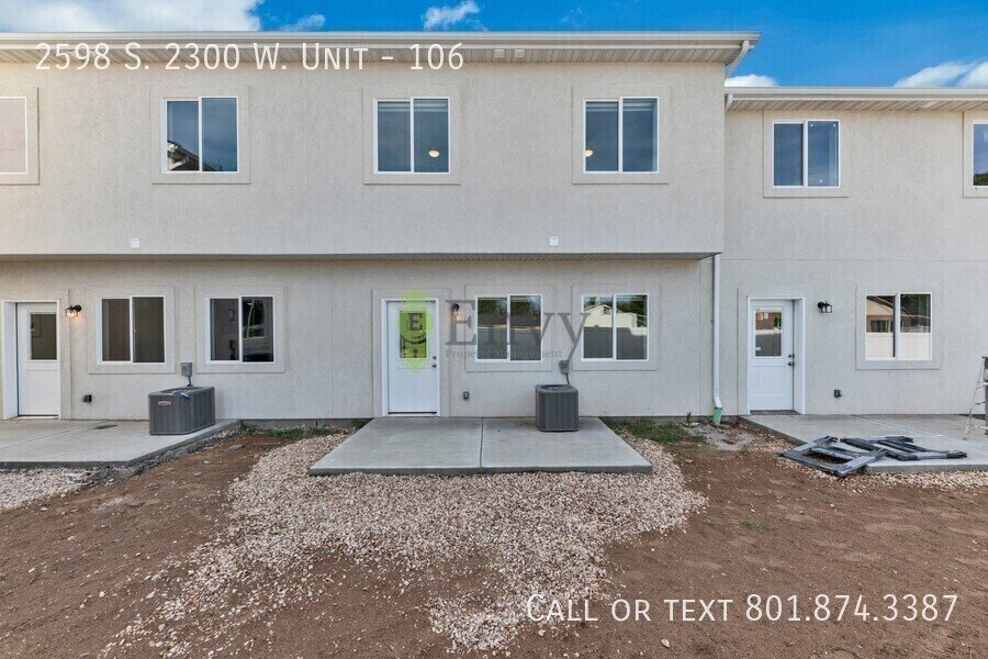 Beautiful 3 Bed, 2.5 Bath Town Home Located in the Sycamore Place Community in West Haven! Available NOW! property image