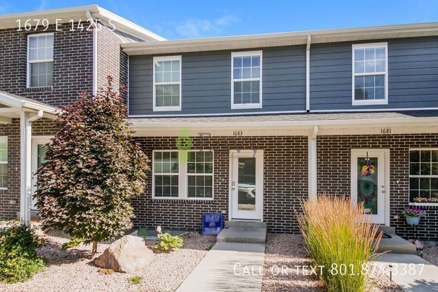 Spacious 3 Bed, 2.5 Bath Pet-Friendly Home with Central Air & Carport Parking! - Available on May 11th! property image