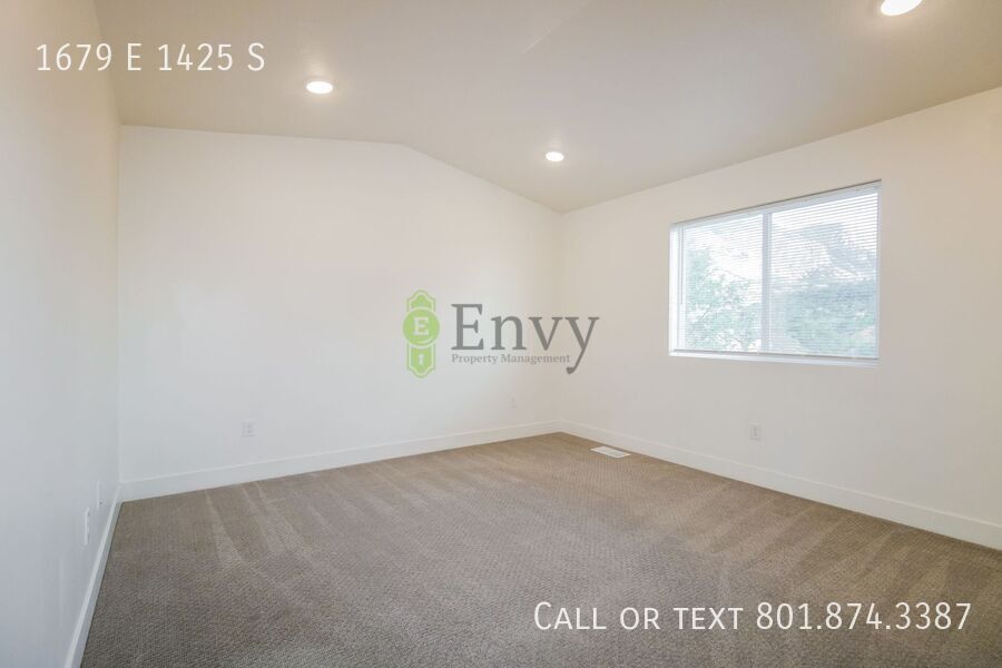 Spacious 3 Bed, 2.5 Bath Pet-Friendly Home with Central Air & Carport Parking! - Available on May 11th! property image