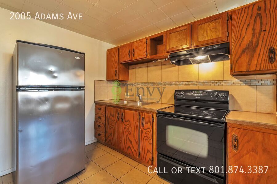 Charming Pet-Friendly 2 Bed - 1 Bath Tri-Plex Unit in Convenient Ogden Location! Available MAY 13th! property image
