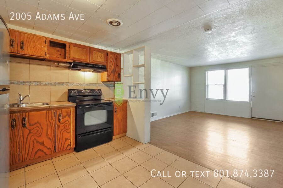 Charming Pet-Friendly 2 Bed - 1 Bath Tri-Plex Unit in Convenient Ogden Location! Available MAY 13th! property image