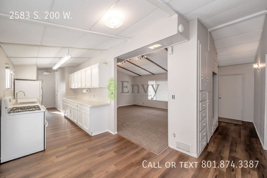 Beautiful Newly Renovated 3 Bed - 1 Bath Pet Friendly Home in Bountiful! Available NOW! property image