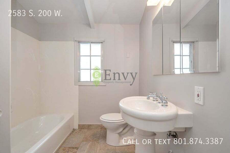Beautiful Newly Renovated 3 Bed - 1 Bath Pet Friendly Home in Bountiful! Available NOW! property image