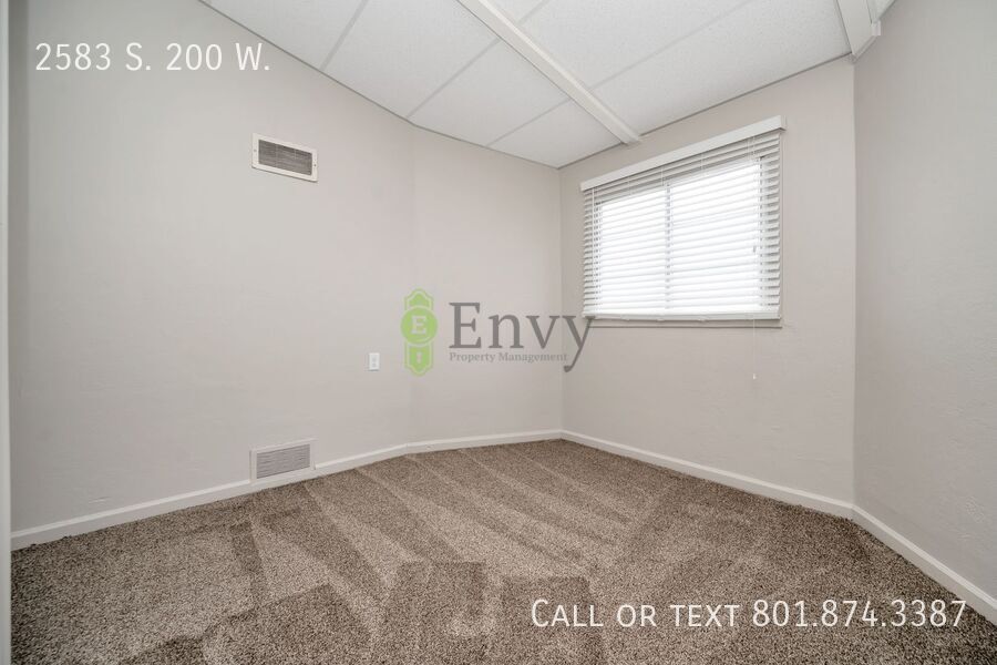 Beautiful Newly Renovated 3 Bed - 1 Bath Pet Friendly Home in Bountiful! Available NOW! property image