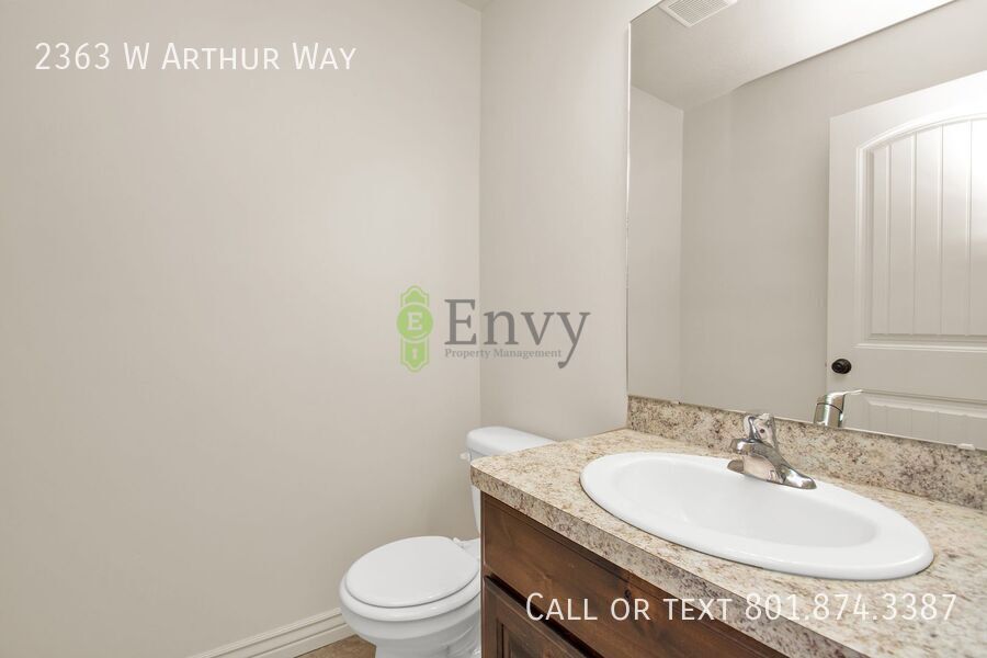 Beautiful 3 Bed, 2.5 Town Home in West Haven, Pet Friendly! Available NOW! property image
