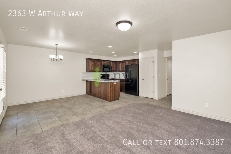 Beautiful 3 Bed, 2.5 Town Home in West Haven, Pet Friendly! Available NOW! property image