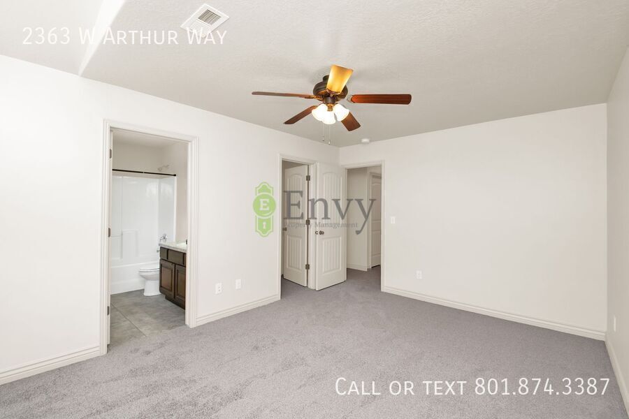 Beautiful 3 Bed, 2.5 Town Home in West Haven, Pet Friendly! Available NOW! property image