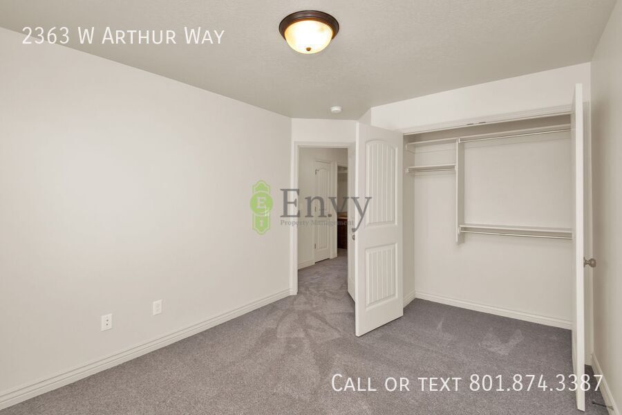 Beautiful 3 Bed, 2.5 Town Home in West Haven, Pet Friendly! Available NOW! property image
