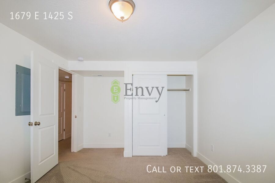 Spacious 3 Bed, 2.5 Bath Pet-Friendly Home with Central Air & Carport Parking! - Available NOW! property image