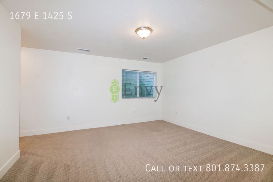 Spacious 3 Bed, 2.5 Bath Pet-Friendly Home with Central Air & Carport Parking! - Available NOW! property image