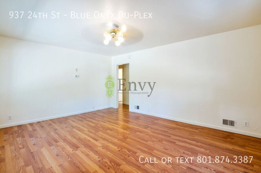 2 Bed/1 Bath Duplex in Heart of Ogden! Available on June 10th! property image