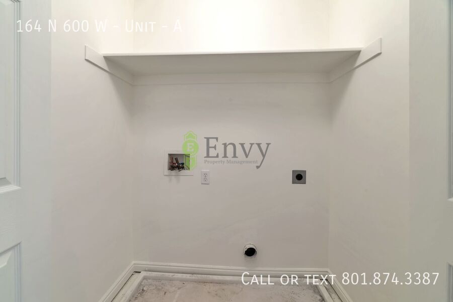 Beautiful Newly Renovated Pet Friendly 2 Bed - 1 Bath Unit in Salt Lake - Available NOW! property image