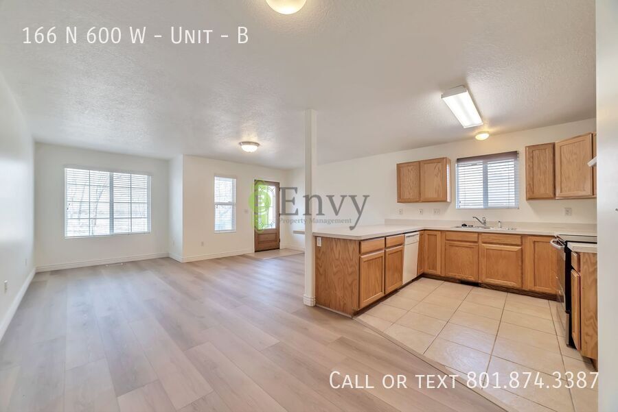 Beautiful Newly Renovated Pet Friendly 2 Bed - 1 Bath Unit in Salt Lake - Available NOW! property image