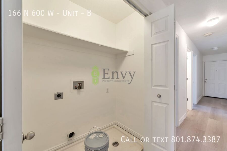 Beautiful Newly Renovated Pet Friendly 2 Bed - 1 Bath Unit in Salt Lake - Available NOW! property image