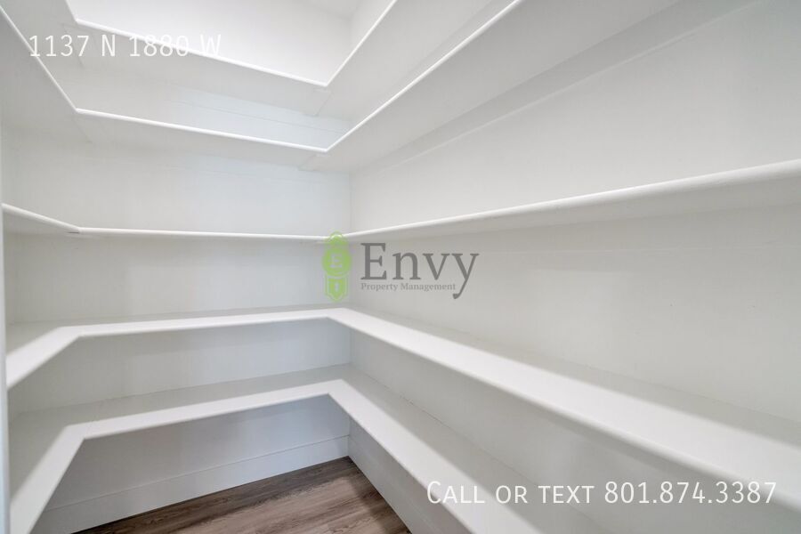 Stunning 3 Bed 2.5 Bath Enormous Townhome in Great Farmington Location! Available NOW! property image