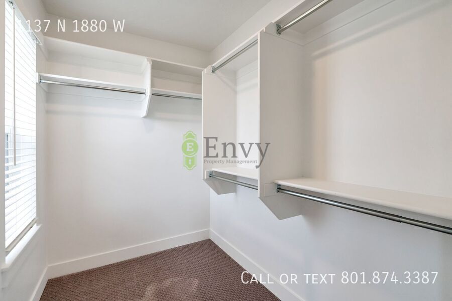 Stunning 3 Bed 2.5 Bath Enormous Townhome in Great Farmington Location! Available NOW! property image