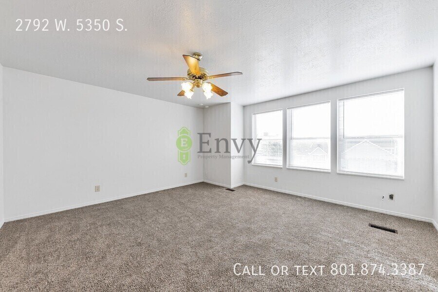 2 Story Pet Friendly Duplex - 3 Bed - 2.5 Bath - Available on June 4th! property image