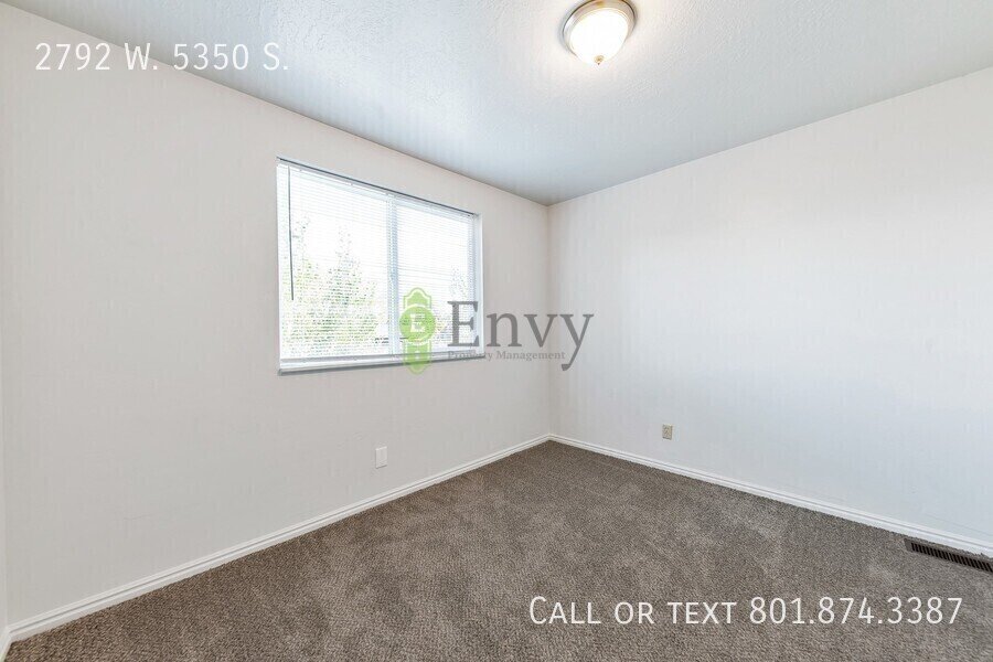 2 Story Pet Friendly Duplex - 3 Bed - 2.5 Bath - Available on June 4th! property image