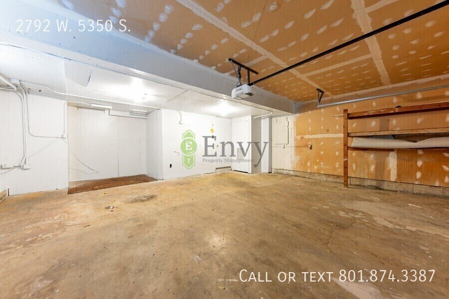 2 Story Pet Friendly Duplex - 3 Bed - 2.5 Bath - Available on June 4th! property image