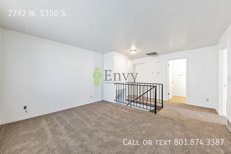 2 Story Pet Friendly Duplex - 3 Bed - 2.5 Bath - Available on June 4th! property image